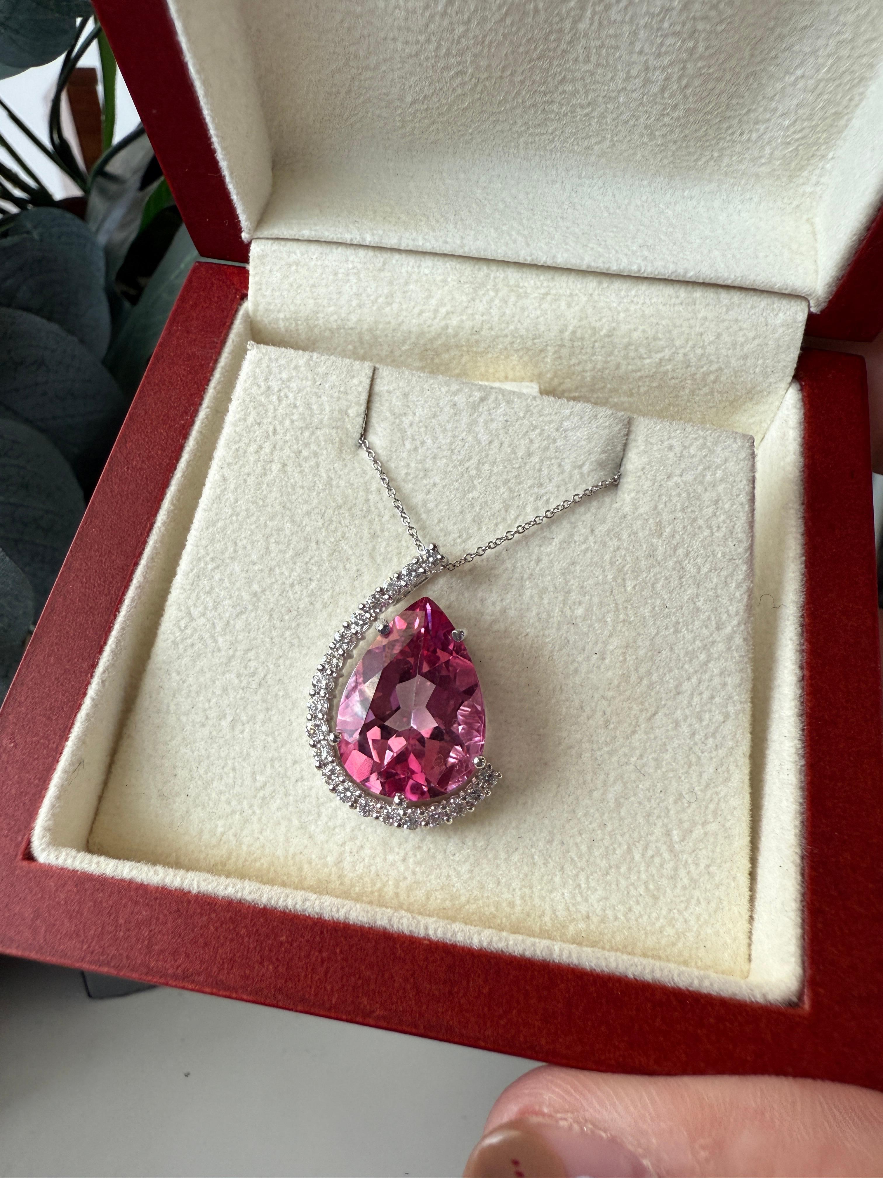 Pendentif en or blanc 14 carats, diamant et topaze rose en forme de poire en vente 1
