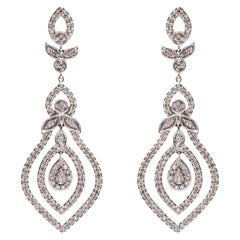 Boucles d'oreilles pendantes en or blanc 14K serties de diamants brillants