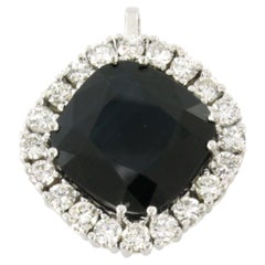 Pendentif en or blanc 14 carats serti d'un saphir de 9,00 carats et de diamants totalisant 1,60 carat