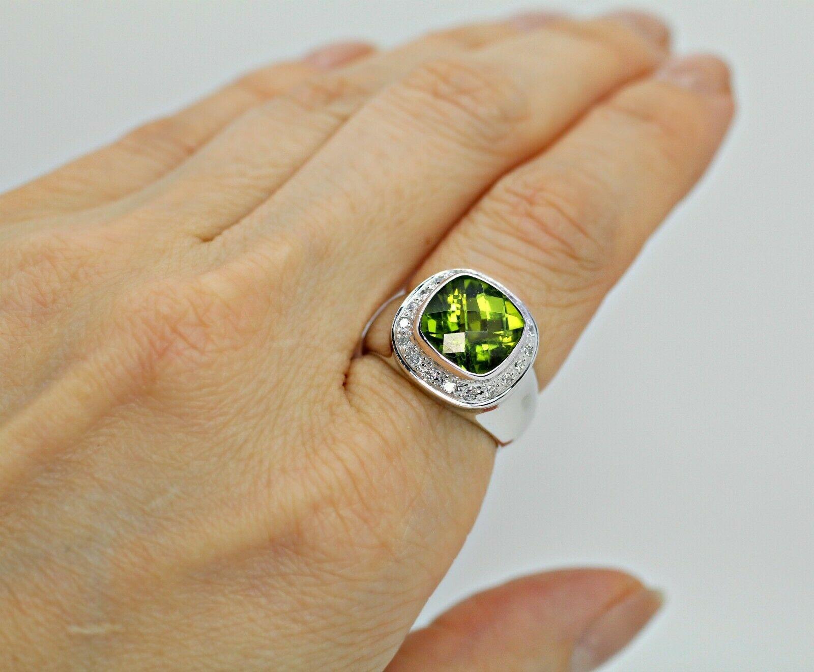 14 Karat White Gold Peridot and Diamond Wide Ring In Excellent Condition In Los Angeles, CA