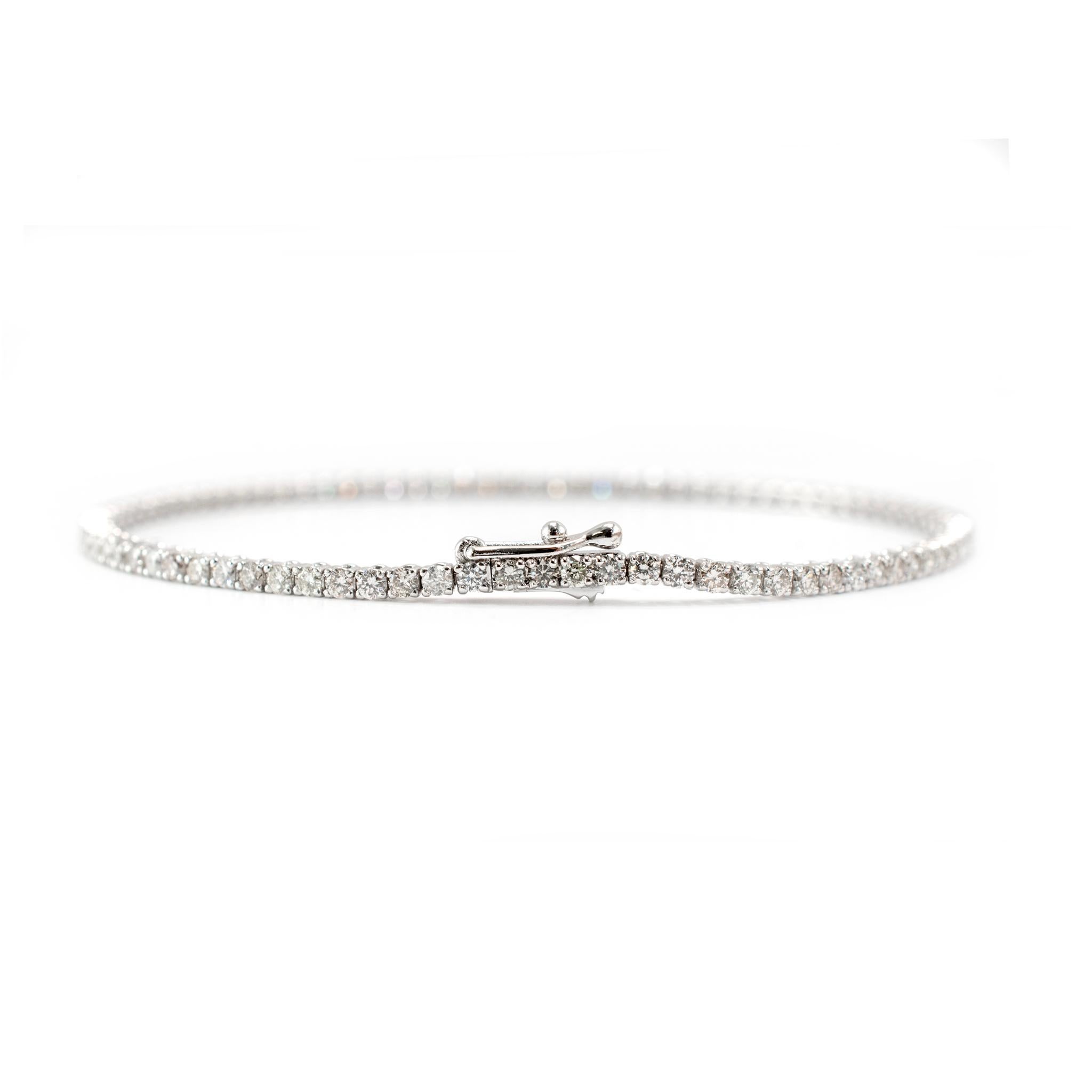 Or blanc 14K Petite 2.05ct. Bracelet de tennis à 4 branches avec diamants en vente 1