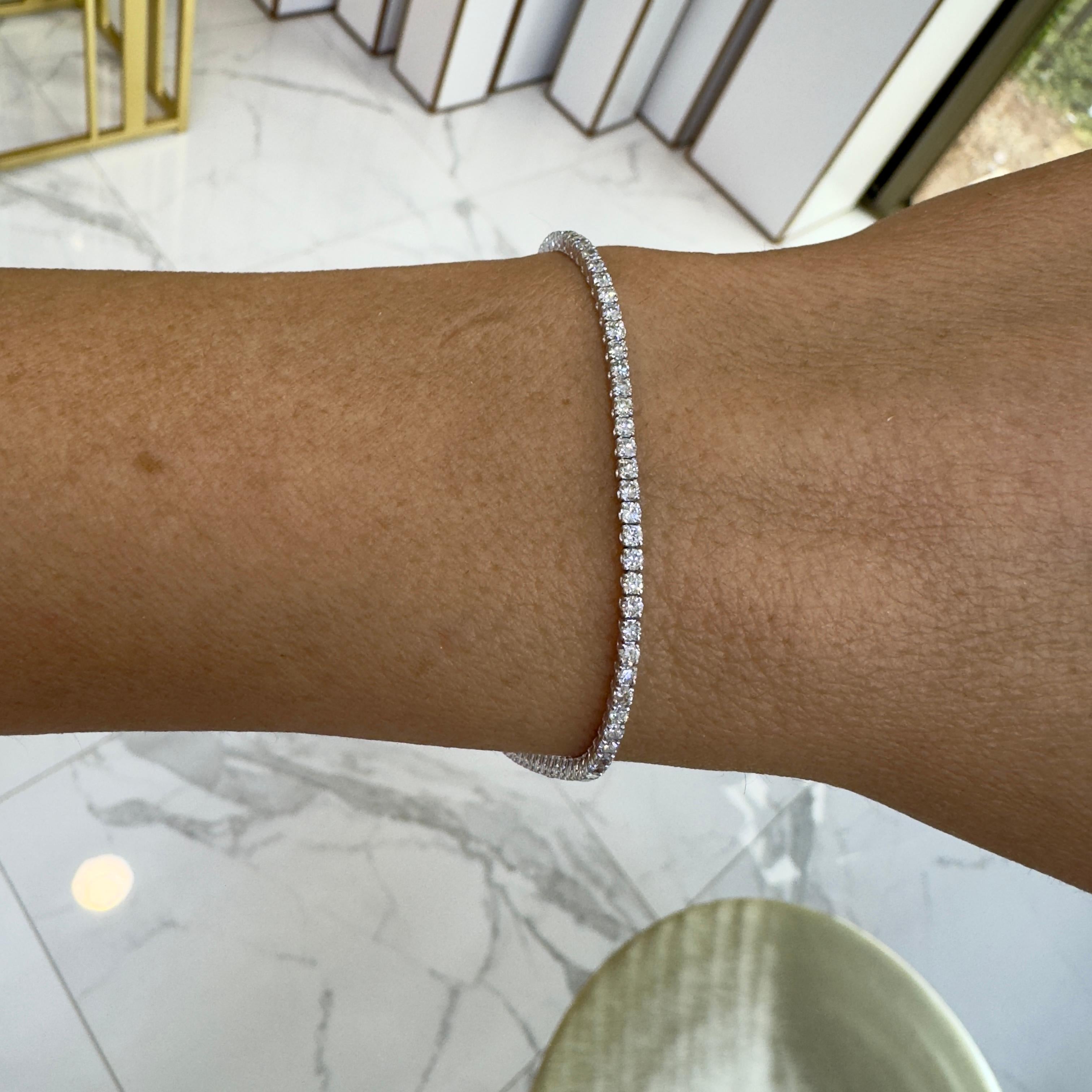 Or blanc 14K Petite 2.05ct. Bracelet de tennis à 4 branches avec diamants en vente 2