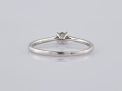 Anillo de Diamante Solitario Redondo Petite de Oro Blanco de 14 K