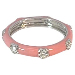 Anillo de oro blanco de 14 quilates con esmalte rosa y diamantes