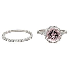 Anello nuziale in oro bianco 14k con morganite rosa e diamanti a forma di aureola