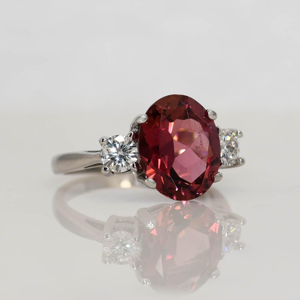 Anello con tormalina rosa e diamanti in oro bianco 14K 4,9g In condizioni ottime in vendita a Laguna Beach, CA