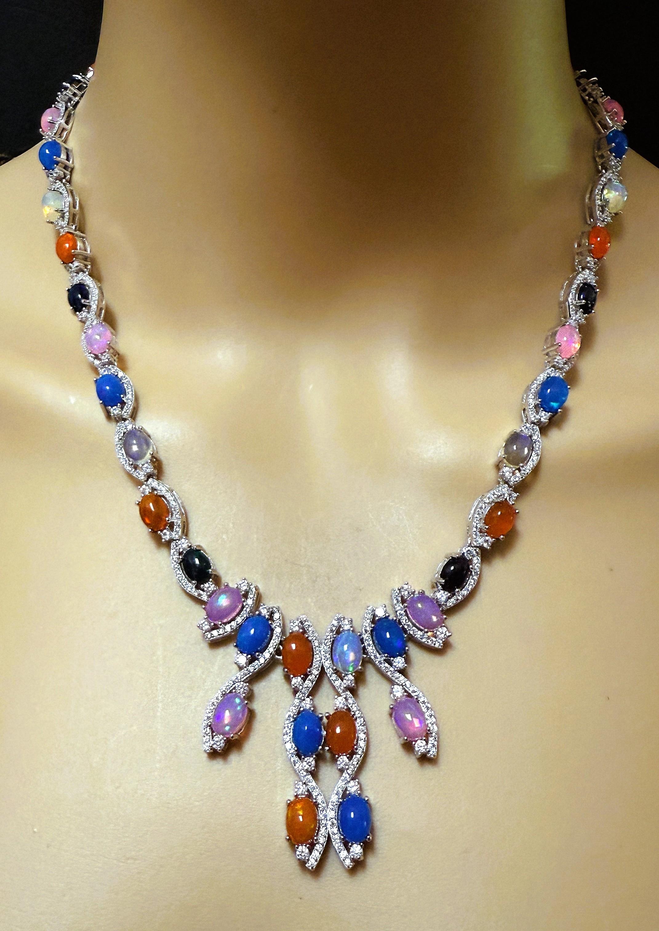 Collar de Oro Blanco de 14k bañado en Oro de Ley 31,92 Quilates Ópalo y Zafiro talla Diamante Art Decó en venta