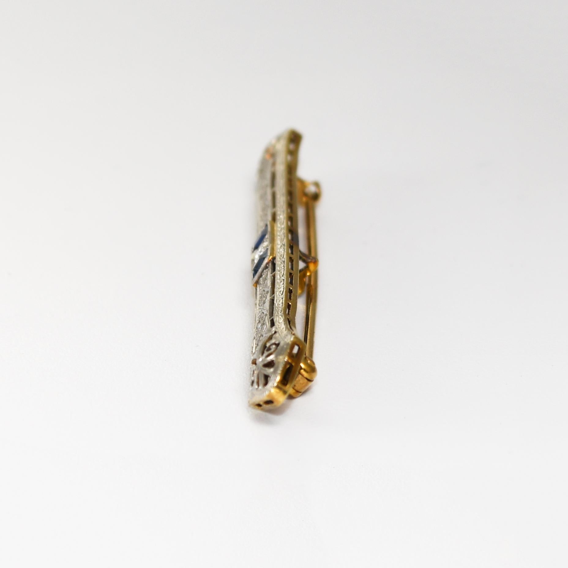 Broche Antiguo de Oro Blanco y Platino de 14K con Diamante y Espinela Azul en Excelente estado para la venta en Laguna Beach, CA