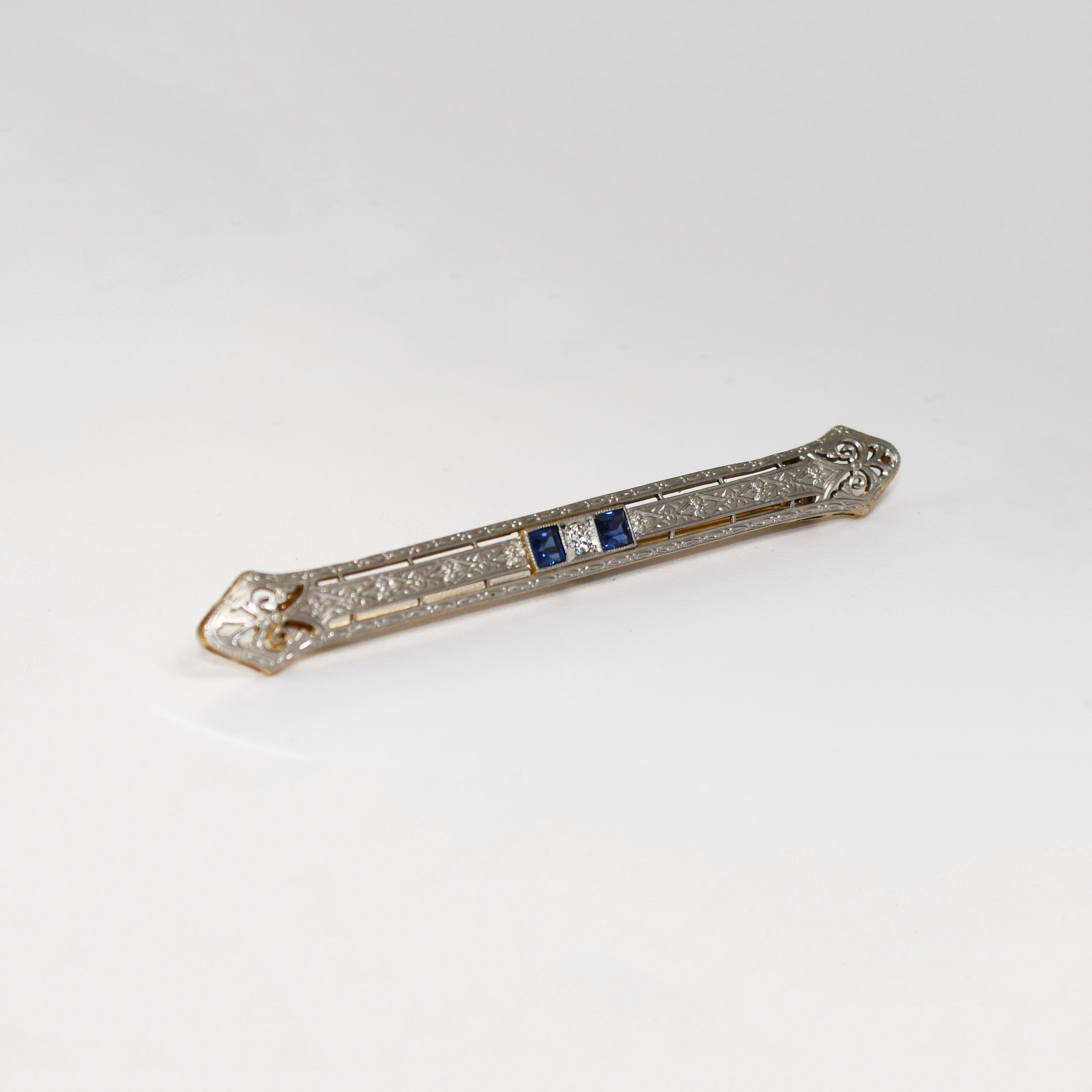 Femenino o masculino Broche Antiguo de Oro Blanco y Platino de 14K con Diamante y Espinela Azul en venta