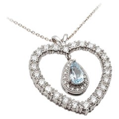 Collana con ciondolo a forma di cuore in oro bianco 14 carati, platino, acquamarina e diamanti, con pendente a goccia sospeso
