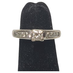 Anello di fidanzamento in oro bianco 14K con diamanti taglio principessa e RBC e pietre naturali