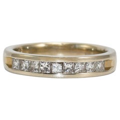 Anillo de diamantes talla princesa de oro blanco de 14 quilates