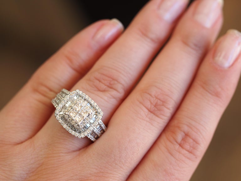 Bague De Fiançailles Halo Or Blanc 14k Avec Diamant Simulé Asscher 3.20ct - Taille 9