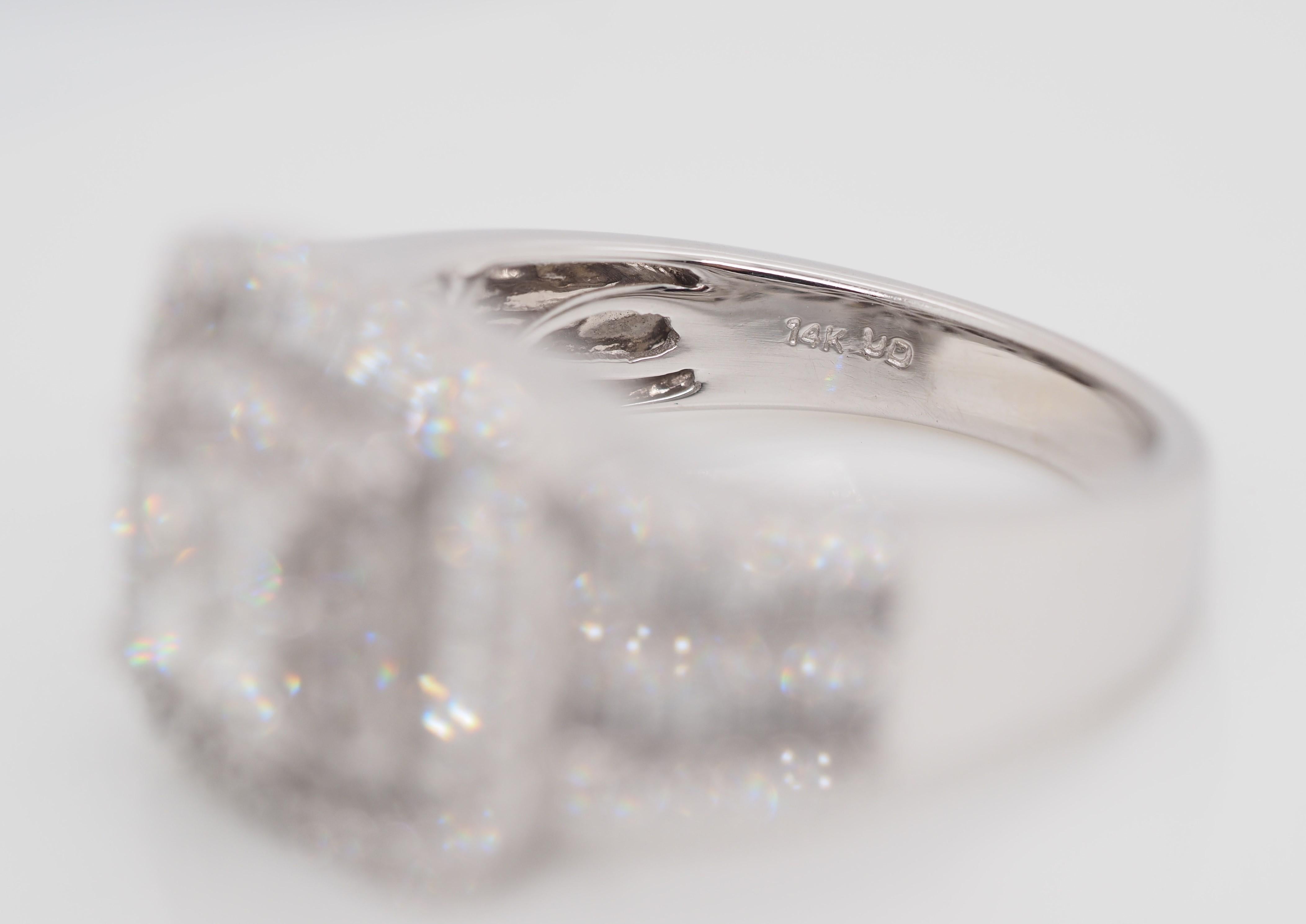 Verlobungsring aus 14 Karat Weißgold mit Diamant-Cluster im Prinzessinnenschliff im Halo-Stil im Angebot 3