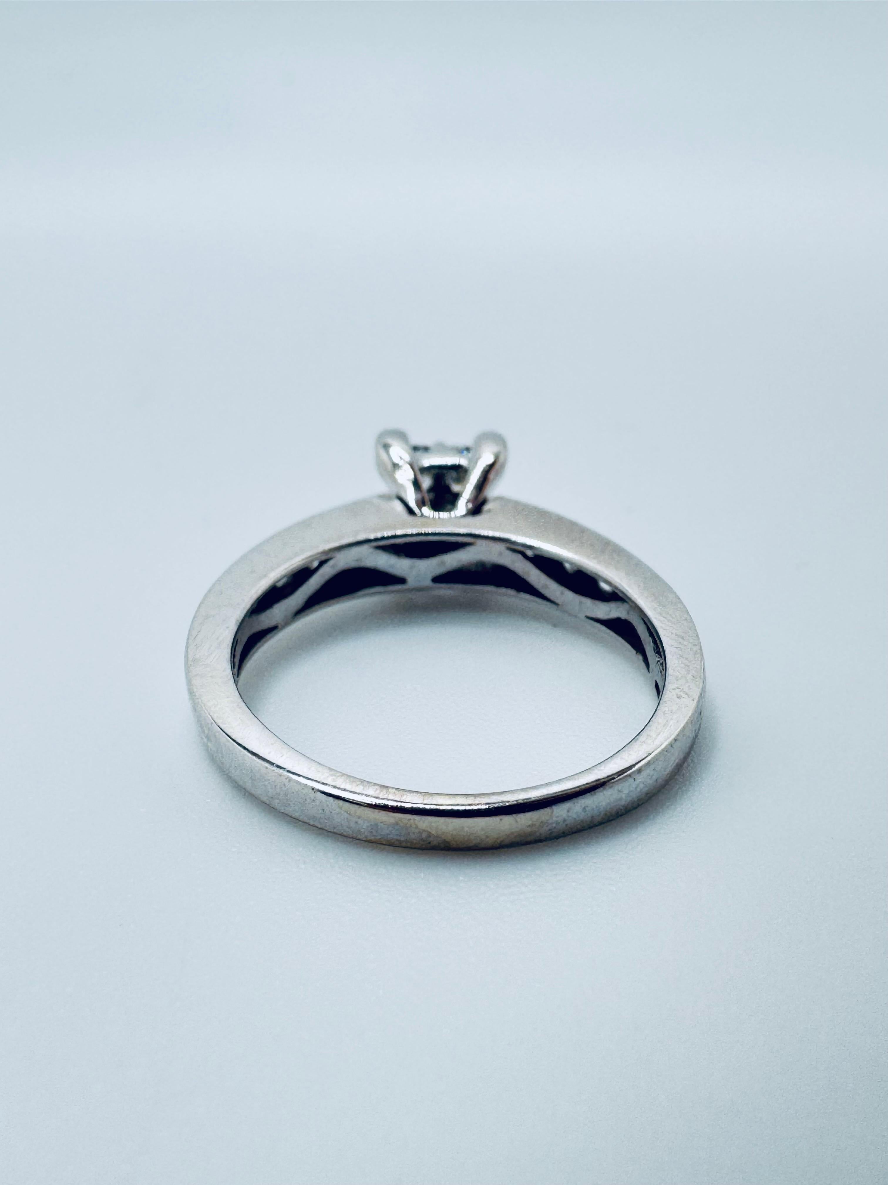 Bague de fiançailles en or blanc 14K avec diamant taille princesse Pour femmes en vente
