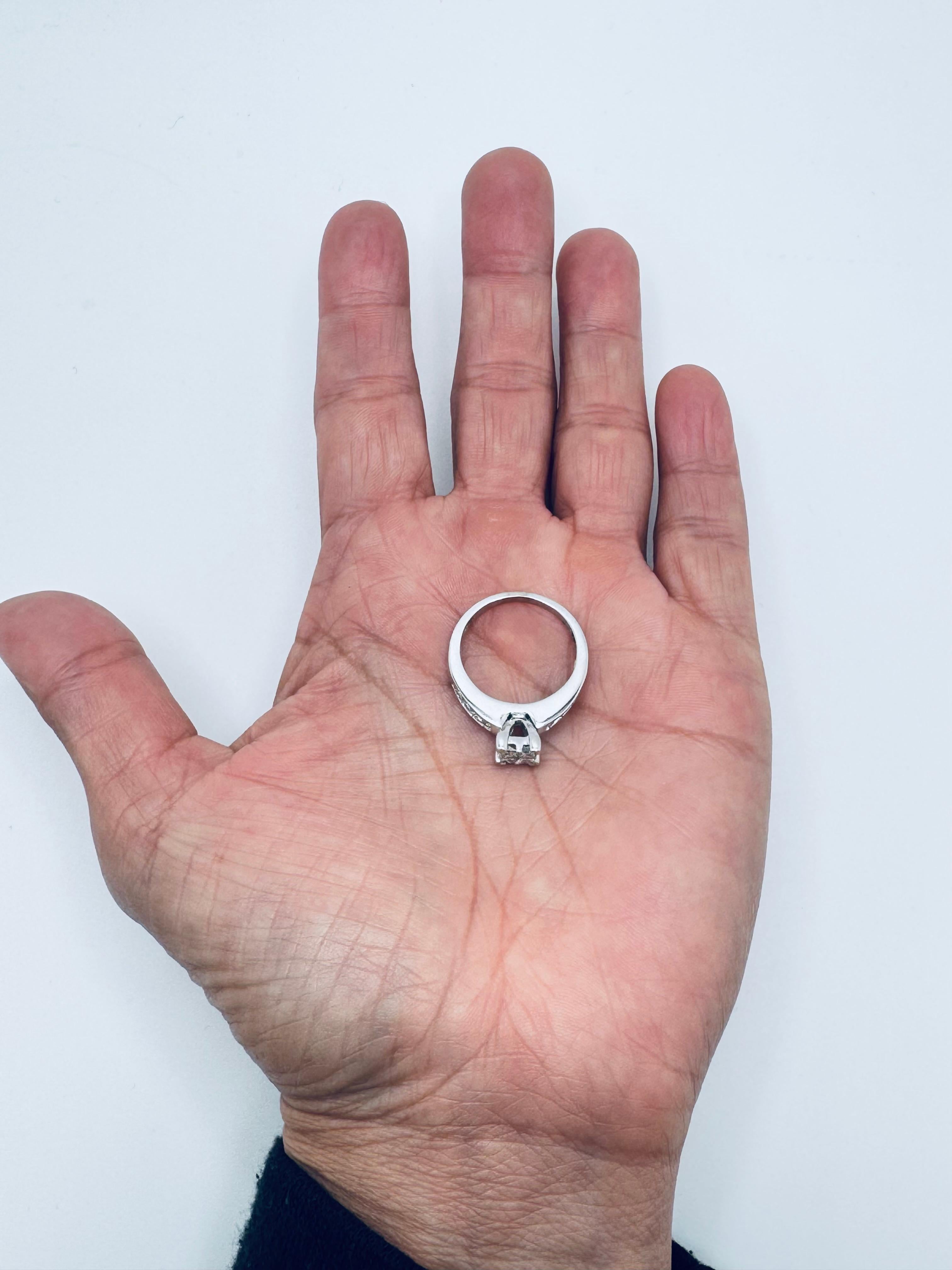 Bague de fiançailles en or blanc 14K avec diamant taille princesse en vente 1