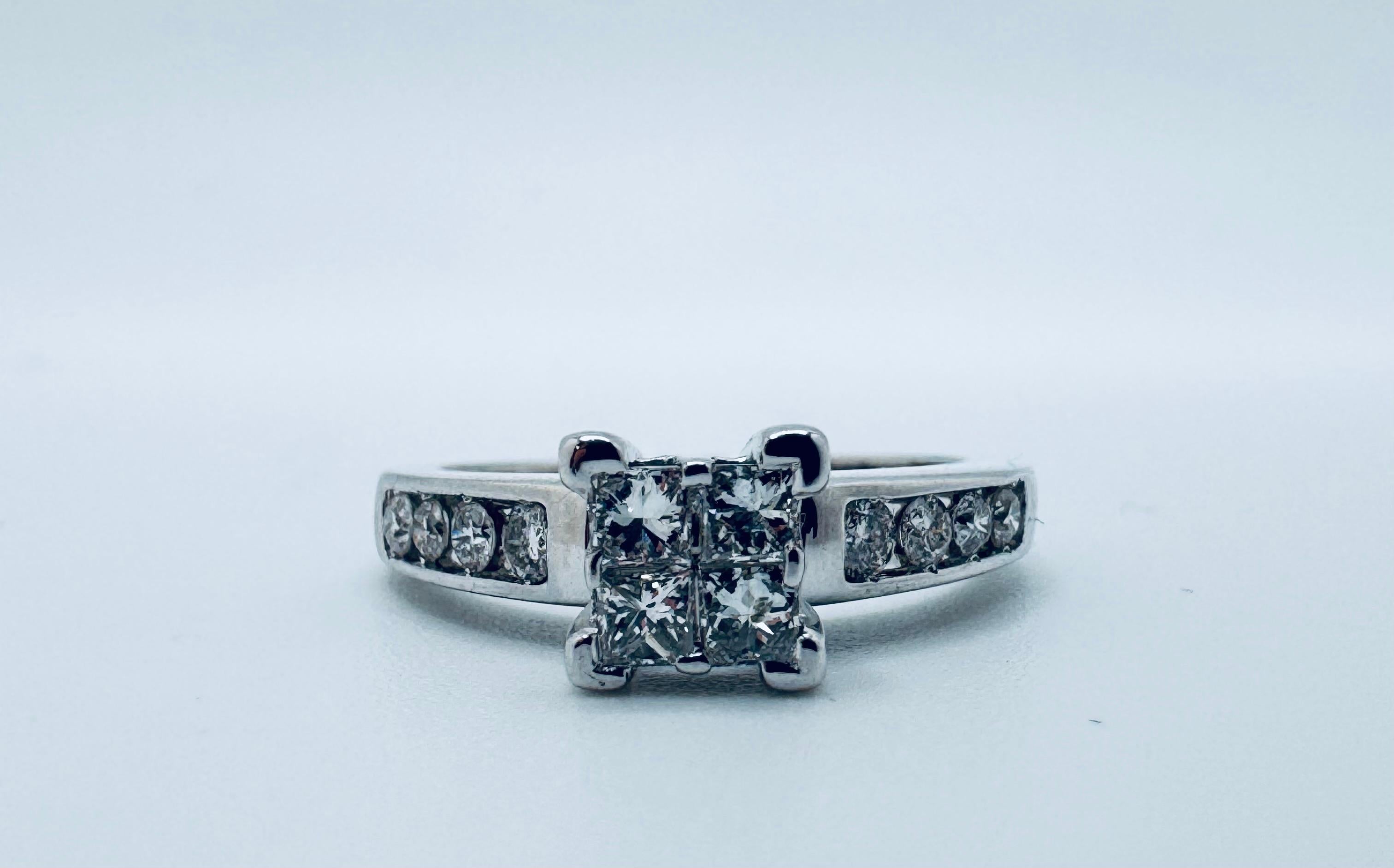 Bague de fiançailles en or blanc 14K avec diamant taille princesse en vente 3