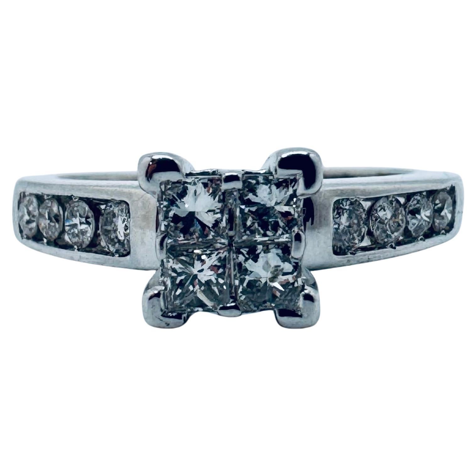 Bague de fiançailles en or blanc 14K avec diamant taille princesse en vente