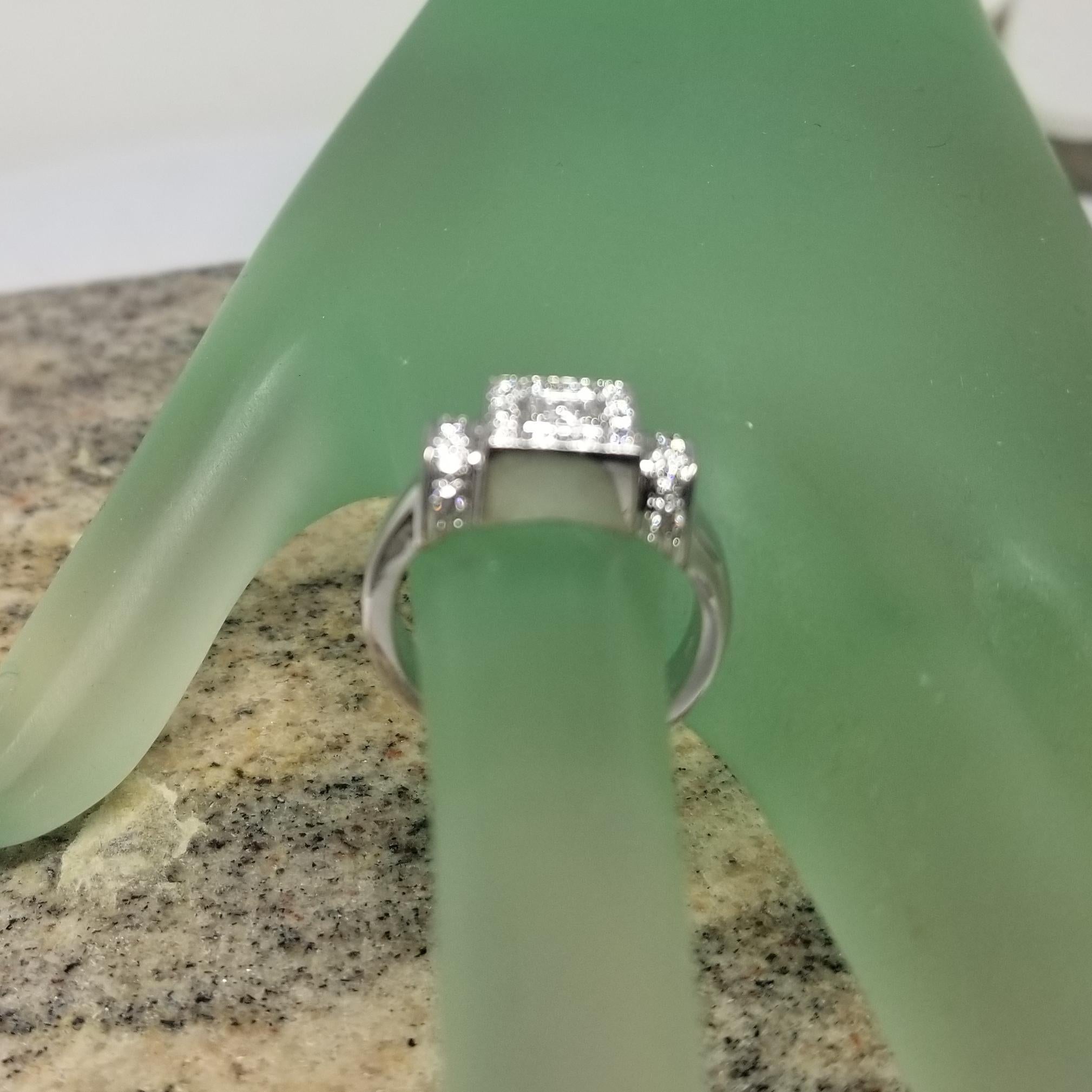 14k White Gold Princess Cut Diamond Halo in Square Setting In Excellent Condition For Sale In Los Angeles, CA