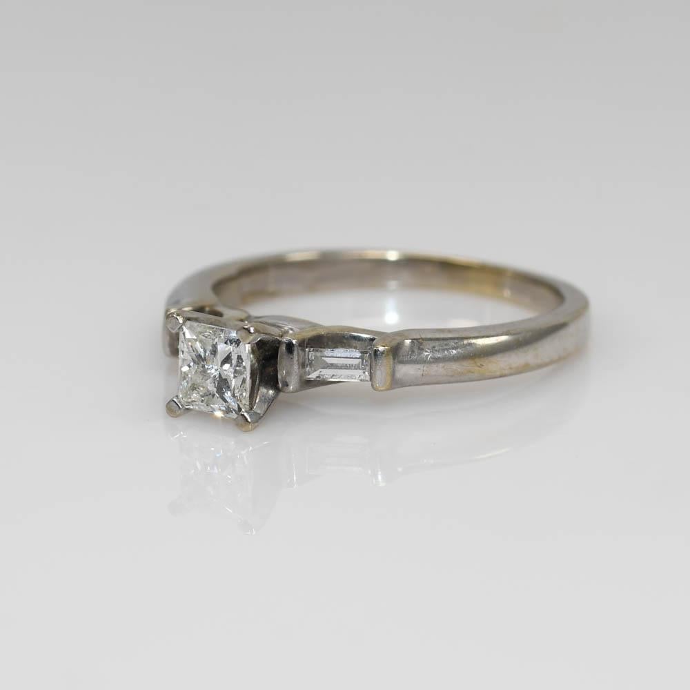 14 Karat Weißgold Diamantring mit Prinzessinnenschliff für Damen oder Herren im Angebot