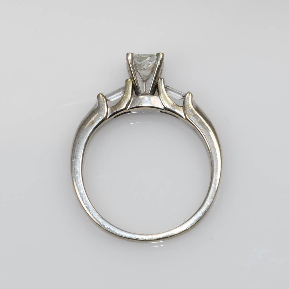 14 Karat Weißgold Diamantring mit Prinzessinnenschliff im Angebot 2