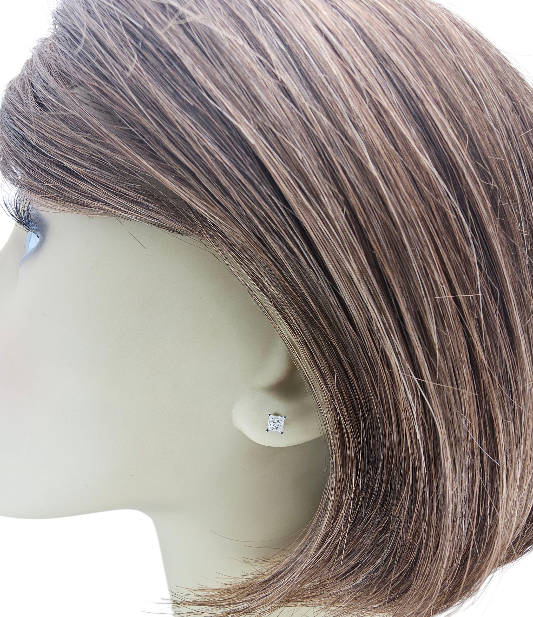 Boucles d'oreilles en or blanc 14K avec diamants taille princesse #23601 en vente 1