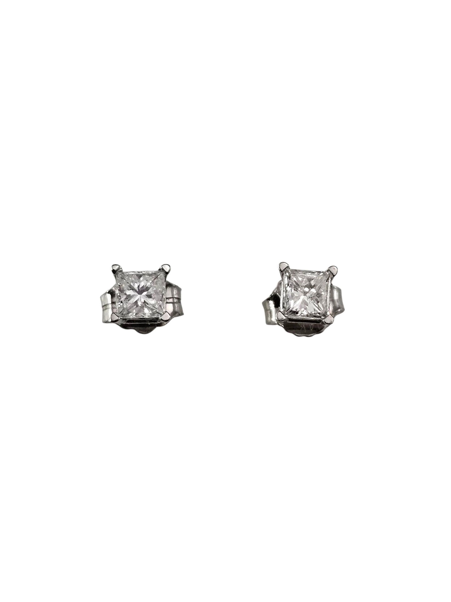 Boucles d
oreilles en or blanc 14K avec diamants taille princesse #23601