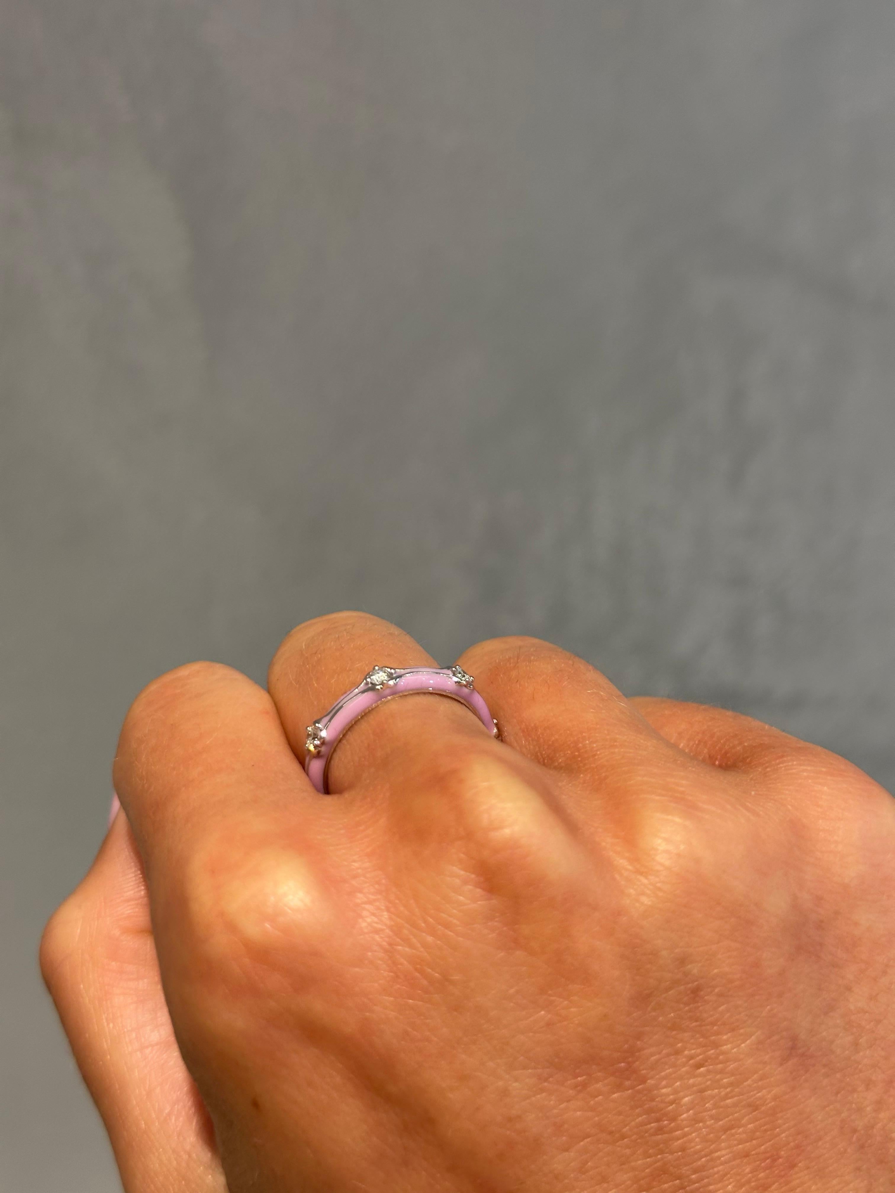 Anillo de oro blanco de 14 quilates con esmalte púrpura y diamantes en Nuevo estado para la venta en New York, NY