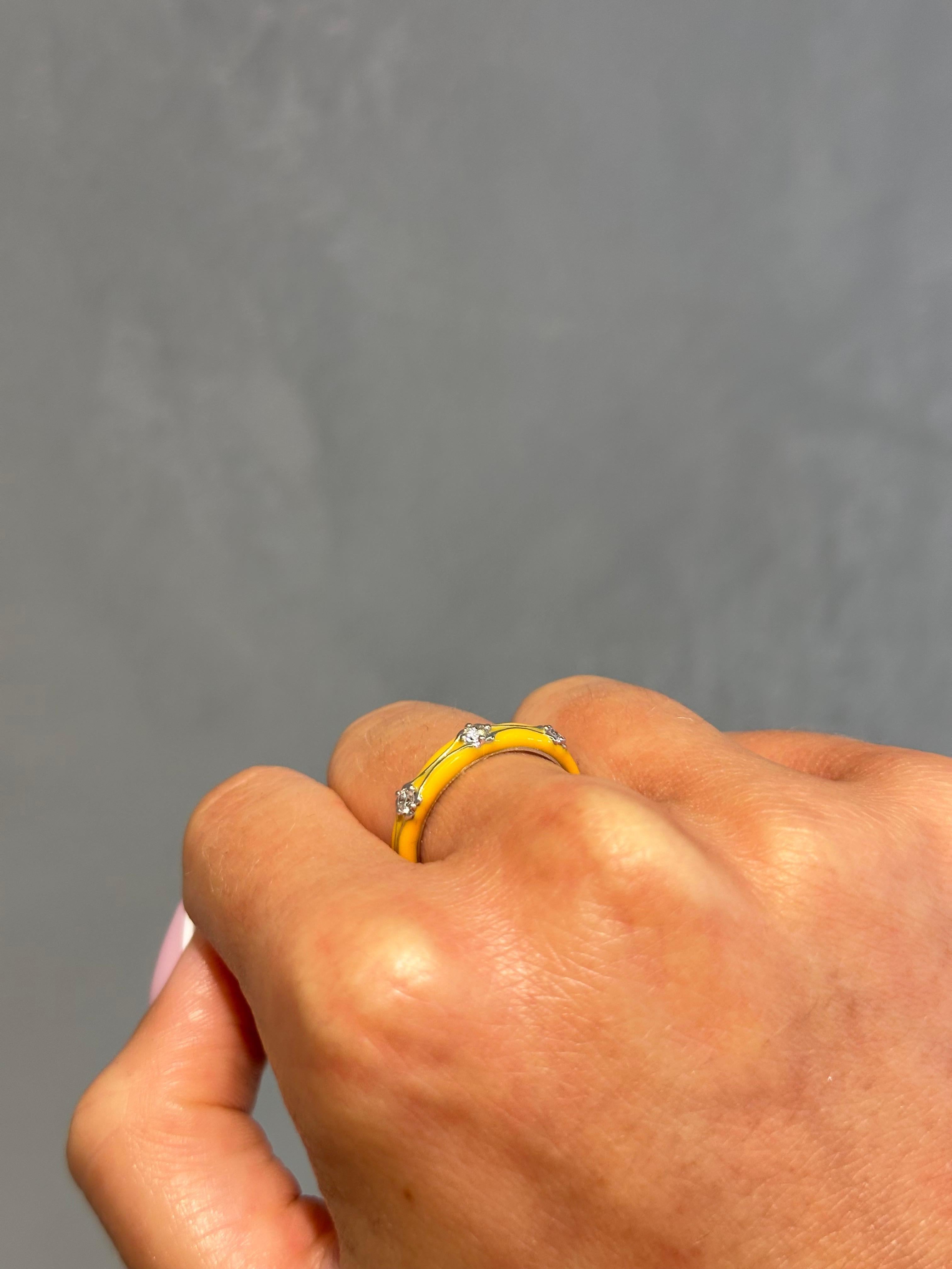 Anello con smalto arancione e diamanti in oro bianco 14K In condizioni Nuovo in vendita a New York, NY