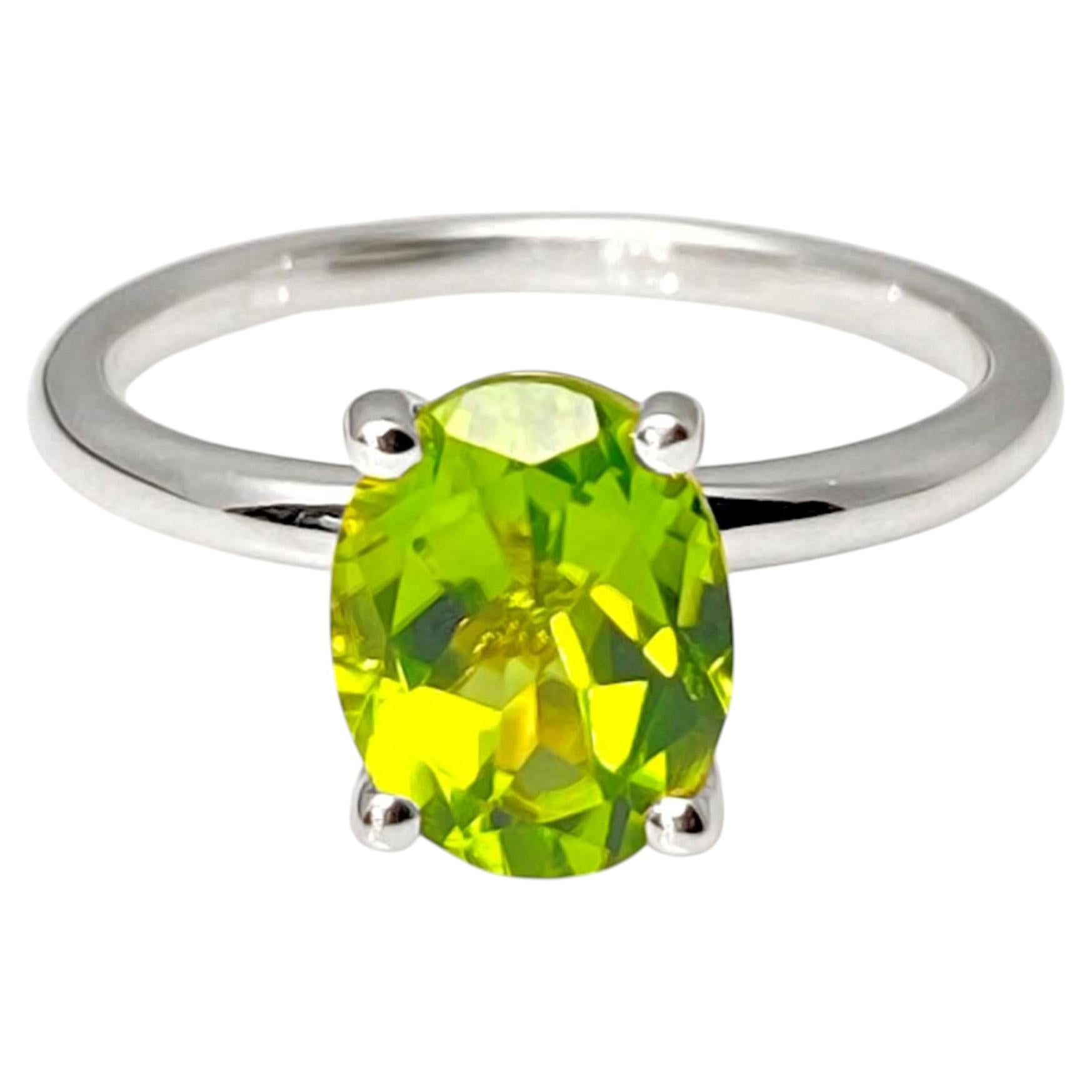 14K Weißgold Radiant Oval Cut Peridot Solitär Ring im Angebot