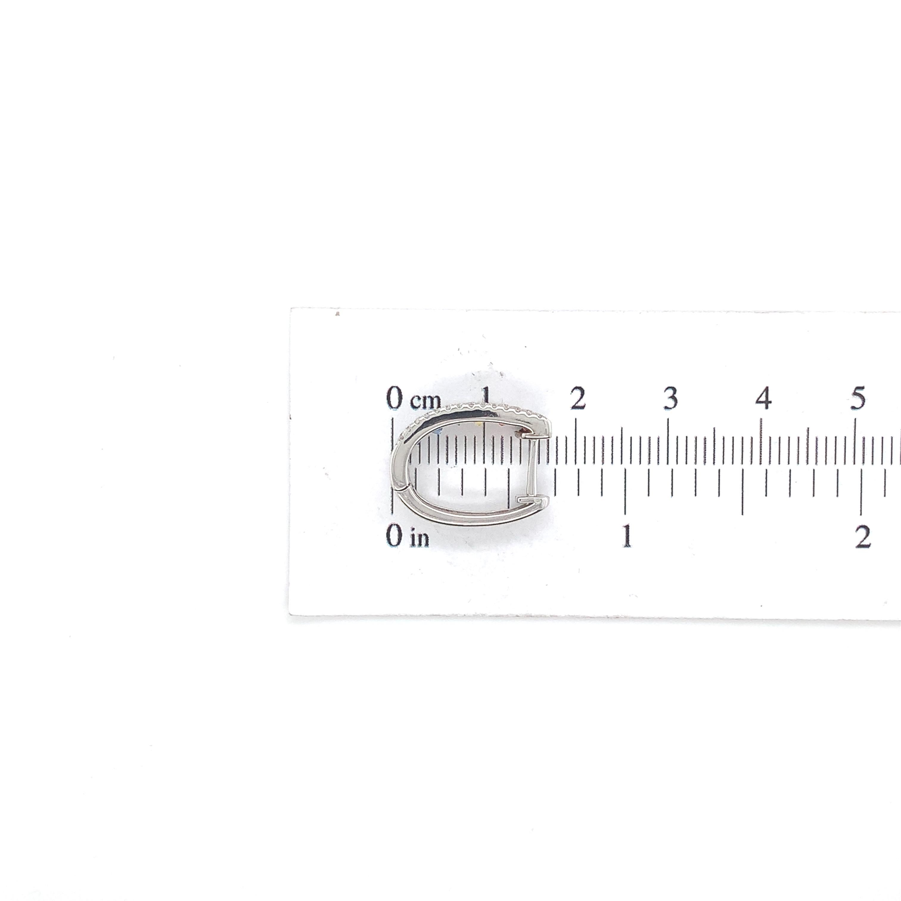 14K  Boucles d'oreilles ovales en or blanc avec saphirs arc-en-ciel et diamants en vente 1