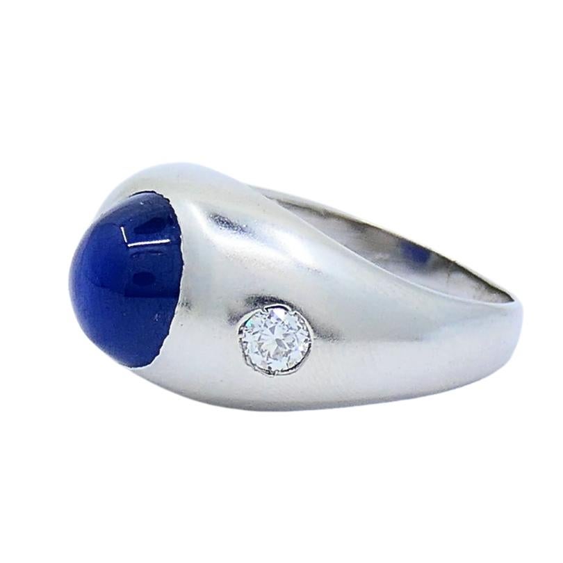 Bague Art déco en or blanc 14 carats avec cabochon de saphir et diamant Unisexe en vente