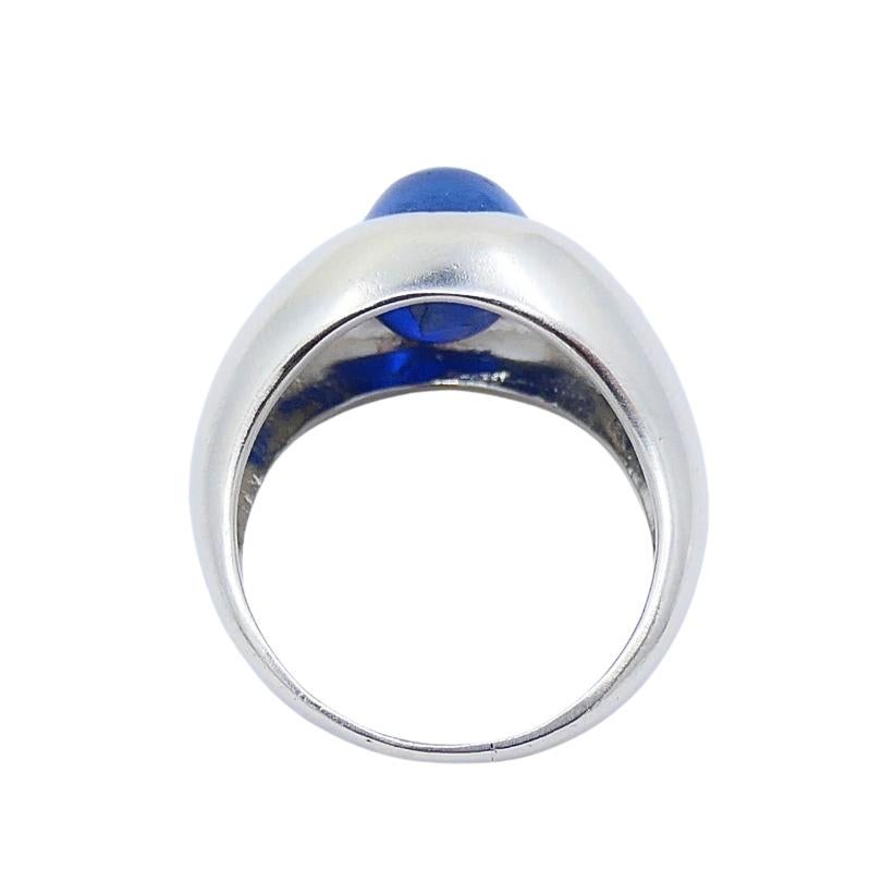 Bague Art déco en or blanc 14 carats avec cabochon de saphir et diamant en vente 2