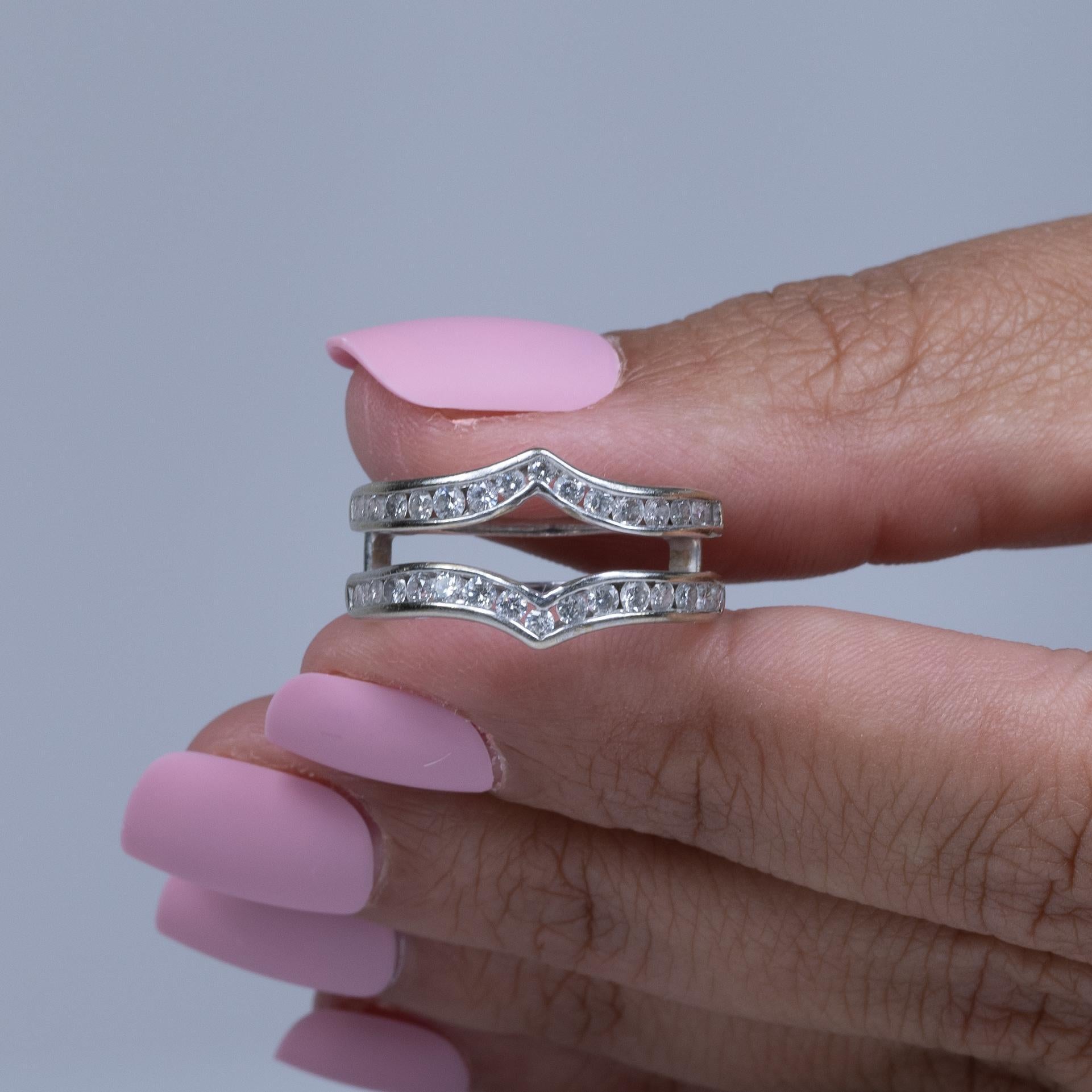 14 Karat Weißgold Ringschutz mit 1,01 Karat Diamant-Akzenten Damen