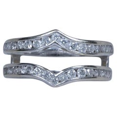 14 Karat Weißgold Ringschutz mit 1,01 Karat Diamant-Akzenten