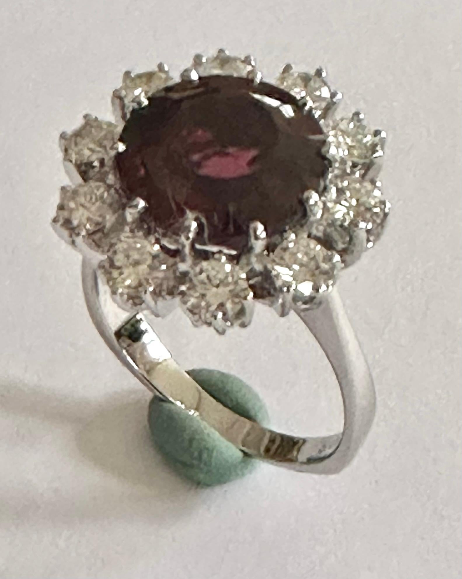 Moderno Anello in oro bianco 14k, rodolite: 8,08 carati e 10 diamanti da 1,23 carati in vendita
