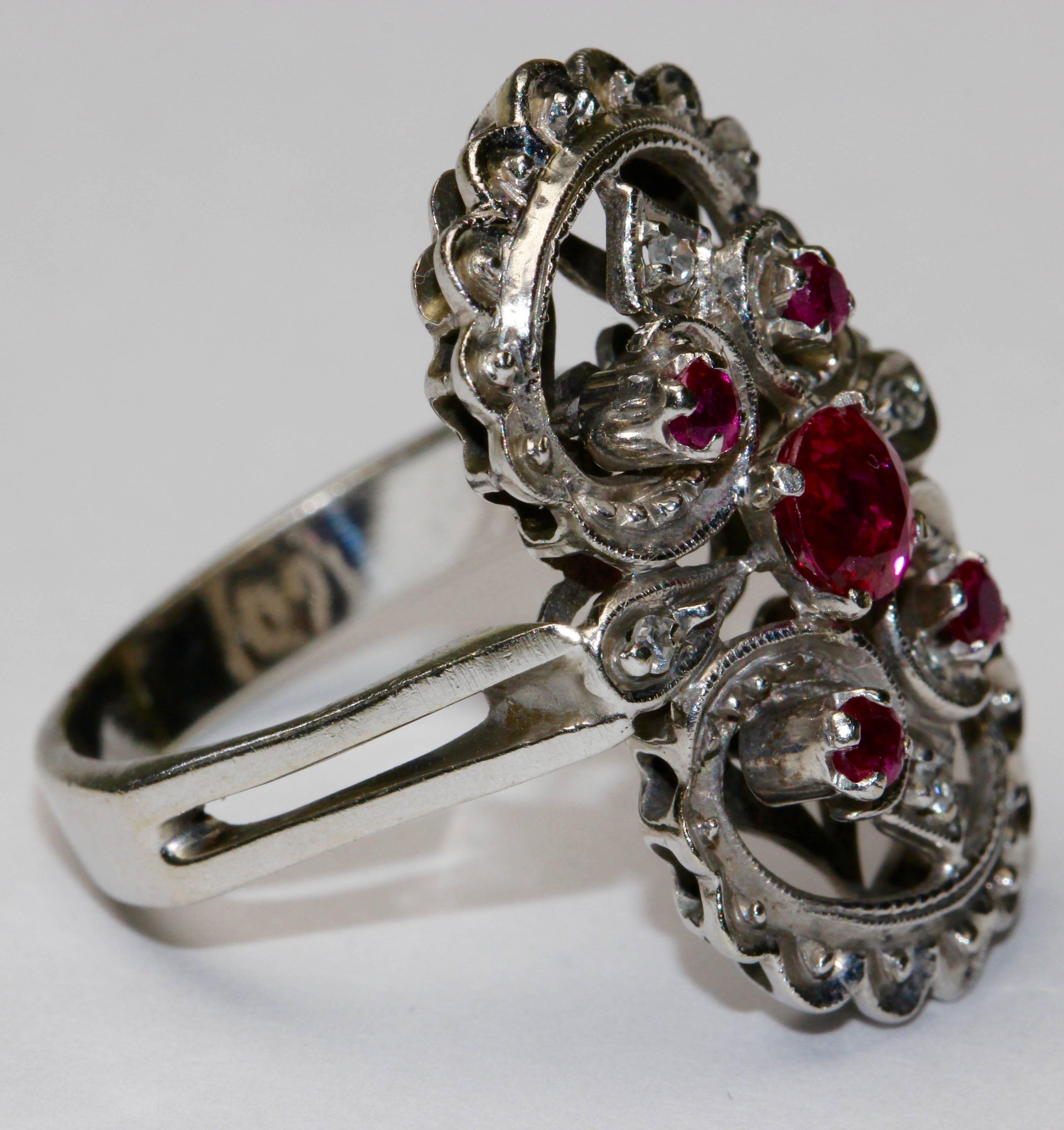 14K White Gold Ring Studded With Rubies And Diamonds In Excellent Condition For Sale In Berlin, DE
