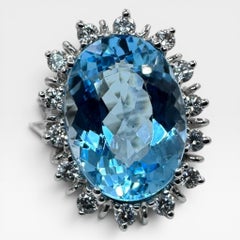 Bague en or blanc 14k avec 10.00Ct. Topaze et diamants 0,56 ct. (Taille 5.25)