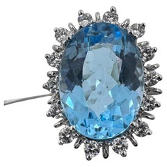 Bague en or blanc 14k avec 10.00Ct. Topaze et diamants 0,56 ct. (Taille 5.25)