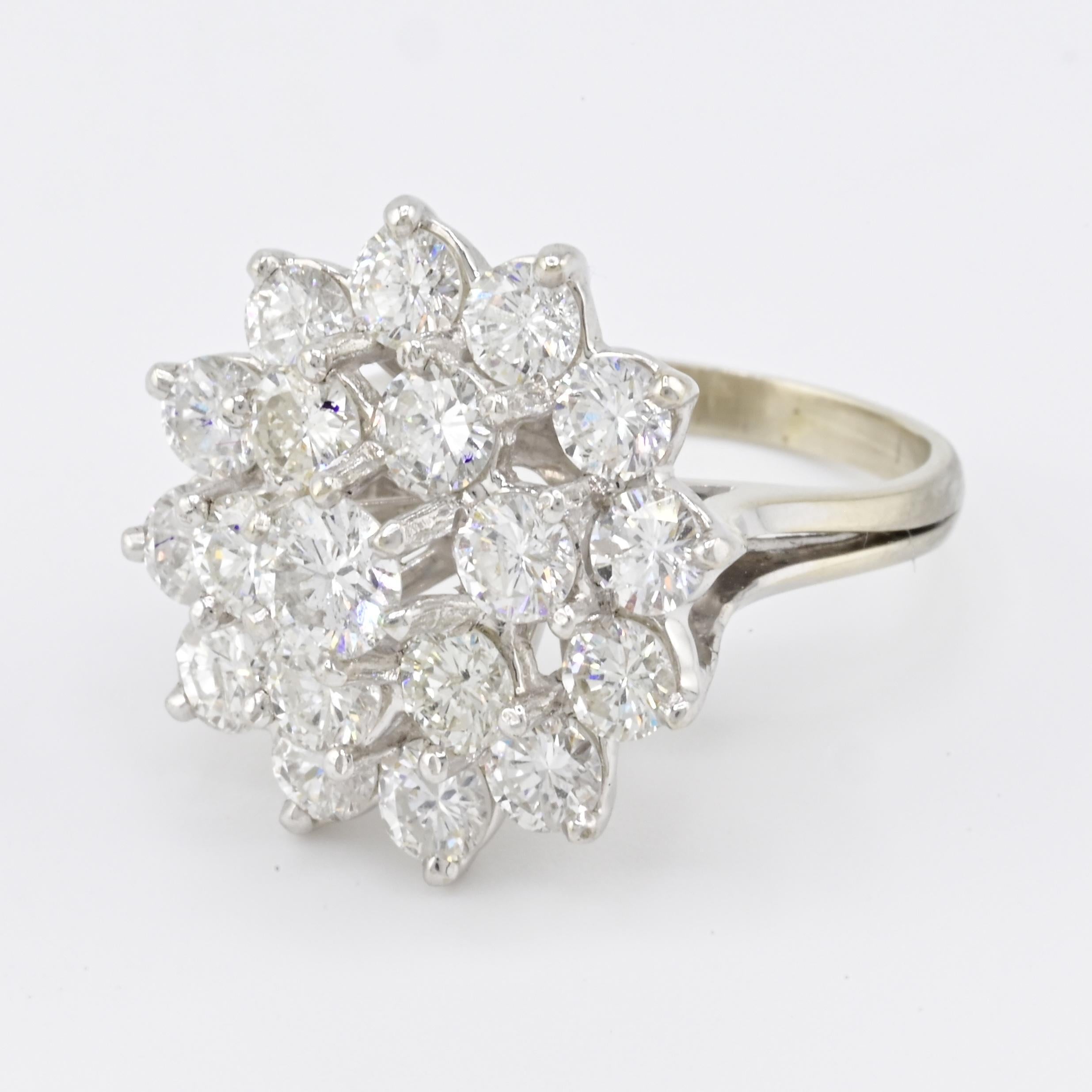 Anello in oro bianco 14K con 3,55 carati di diamanti naturali certificati IGI Taglia 5 in vendita 1