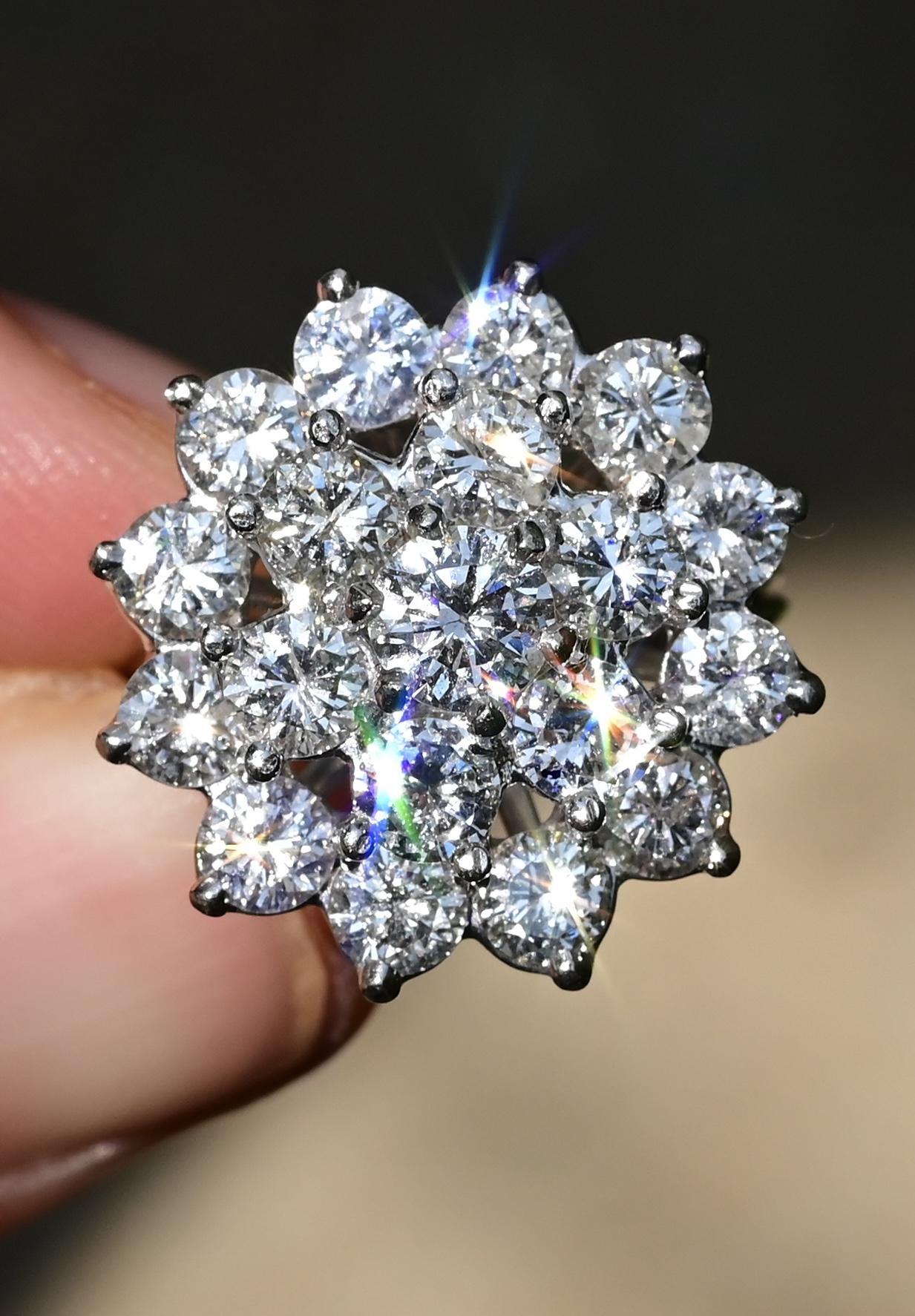 Anello in oro bianco 14K con 3,55 carati di diamanti naturali certificati IGI Taglia 5 in vendita 2