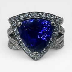 Anillo de Oro Blanco de 14K con 4,95Ct. Tanzanita y diamantes 1,30 ct. (Talla 6.00)