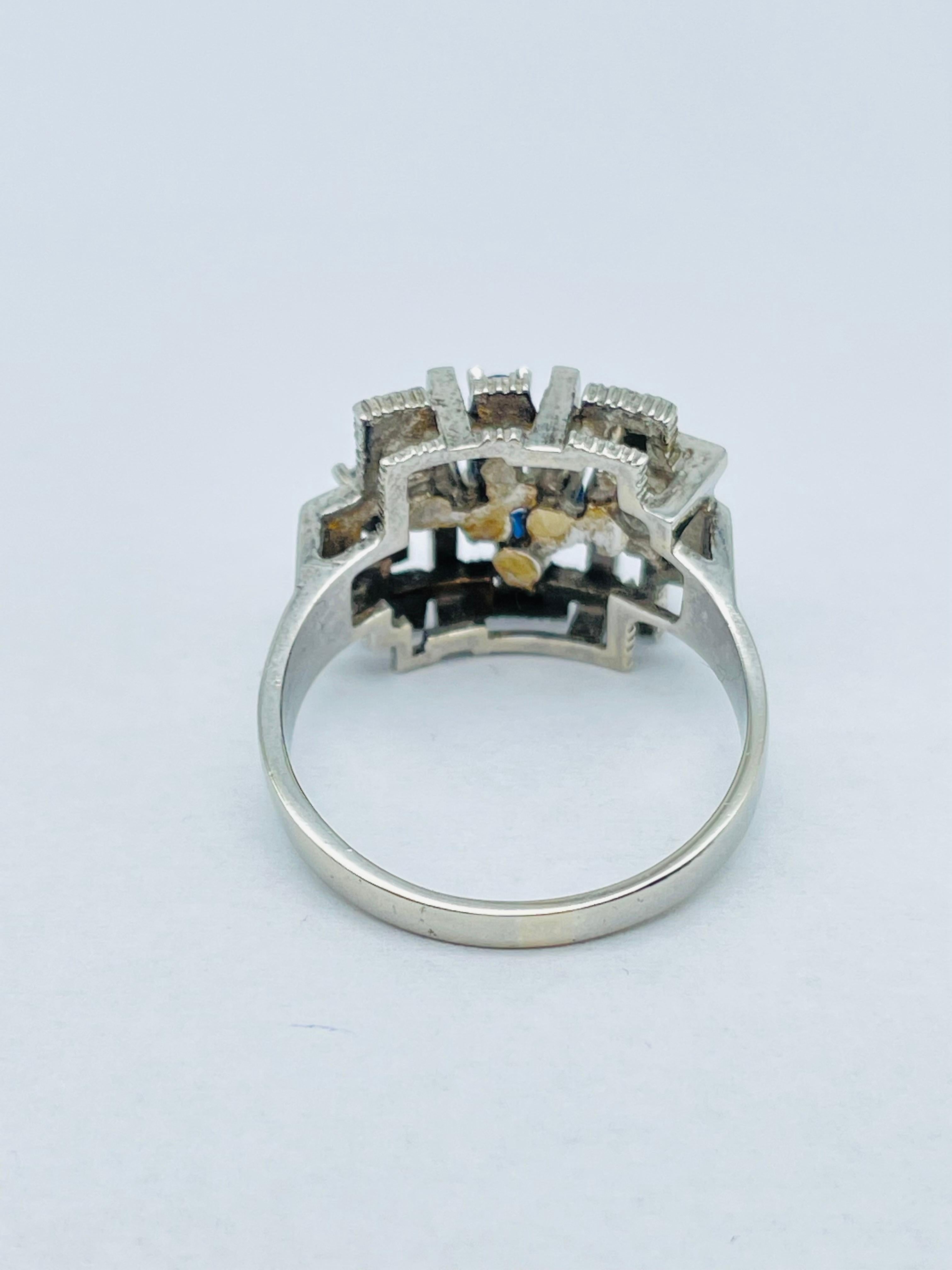 14k White Gold Ring with Diamonds and Sapphires For Sale 3