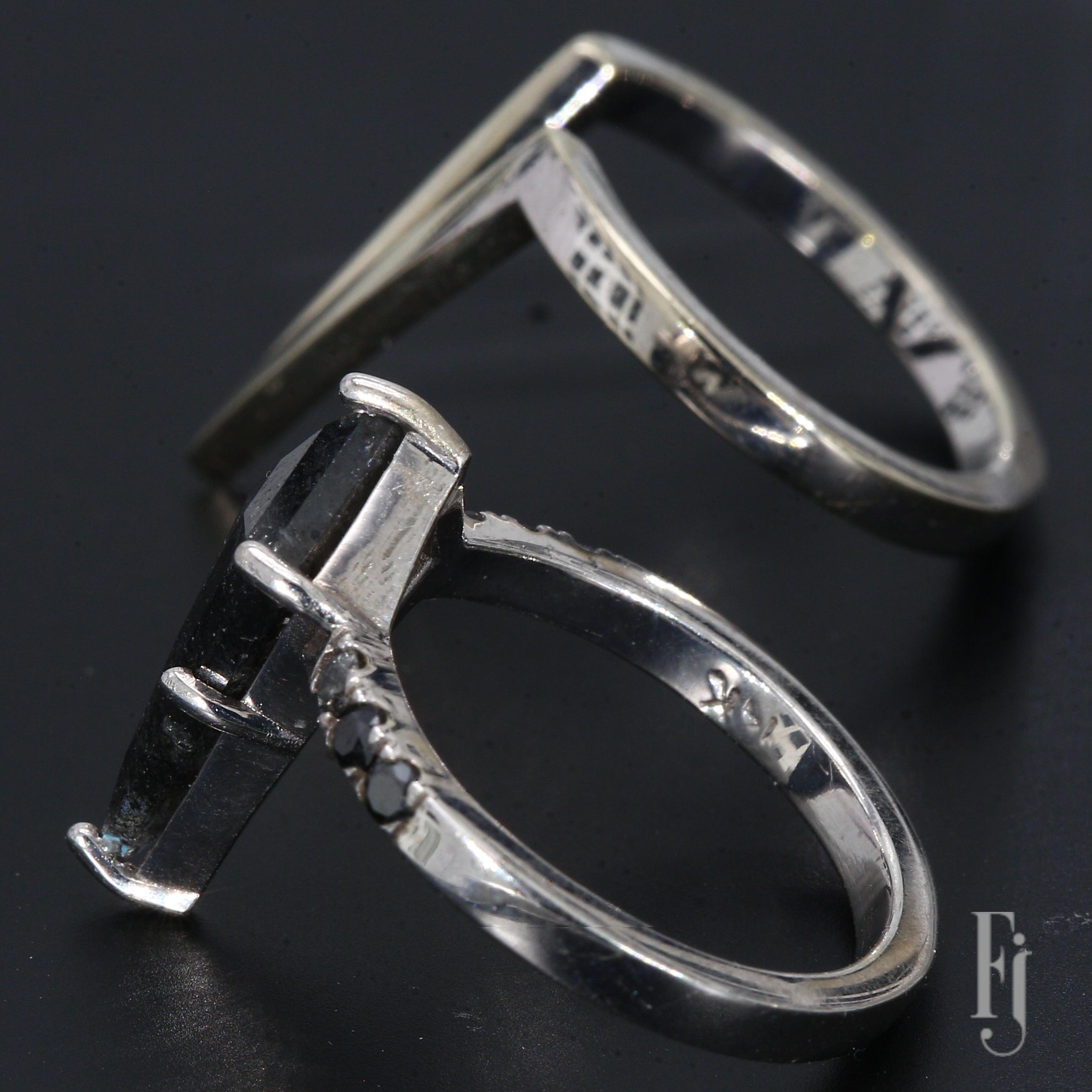 Whiting est une bague en or blanc 14k avec un centre et des accents en diamant sel et poivre de taille Kite.

Taille de l'anneau 5.75
Poids total - 7,4 g