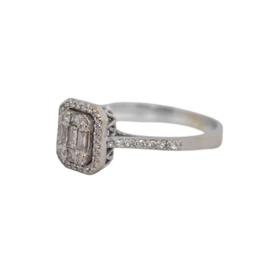 Taille brillant Bague en or blanc 14 carats avec diamants naturels en vente