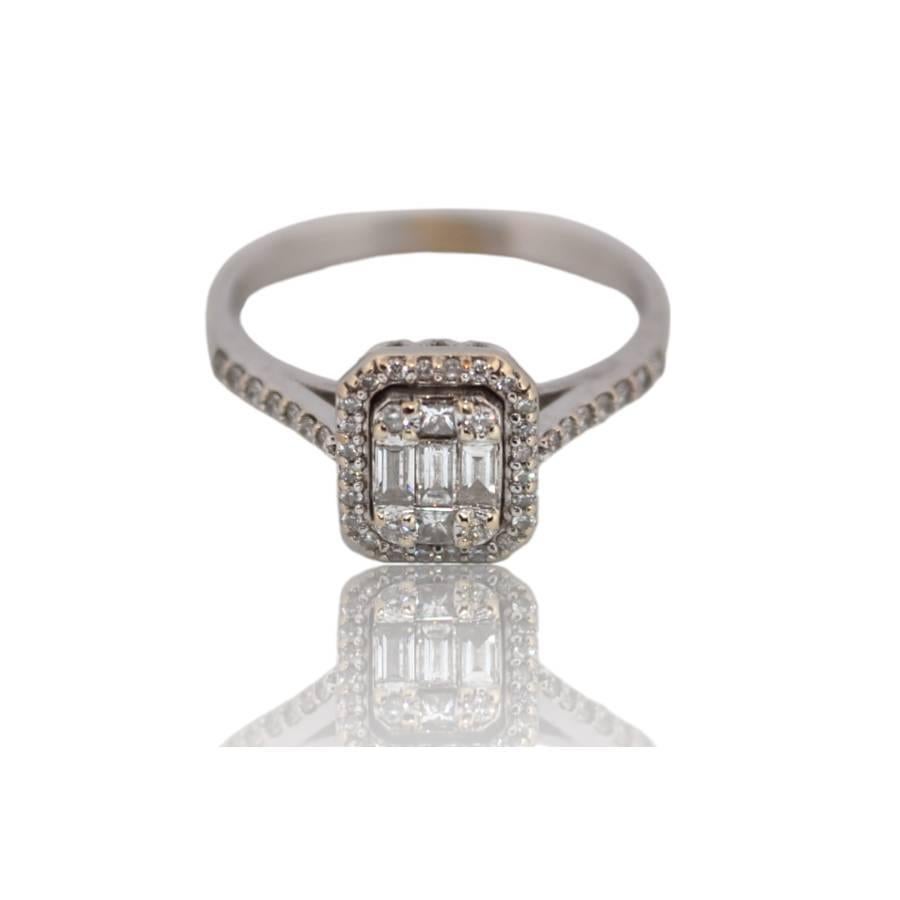 Bague en or blanc 14 carats avec diamants naturels Excellent état - En vente à București, București