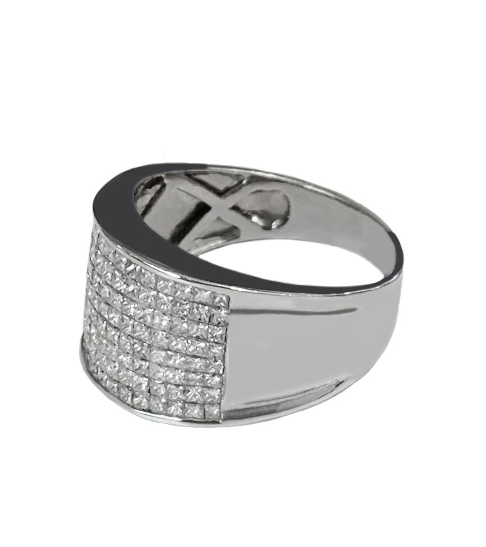 -Custom made

-14k White gold

-Ring size: 11

-Weight: 13.3gr

-Width: 0.5”

-Diamonds: 3.50ct, VS clarity, G color