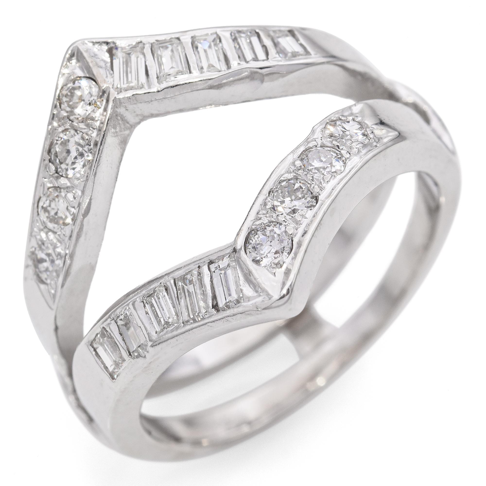 Oro bianco 14K Tondo e Baguette 0,40 TCW  Anello di fidanzamento con diamante In condizioni buone in vendita a New York, NY