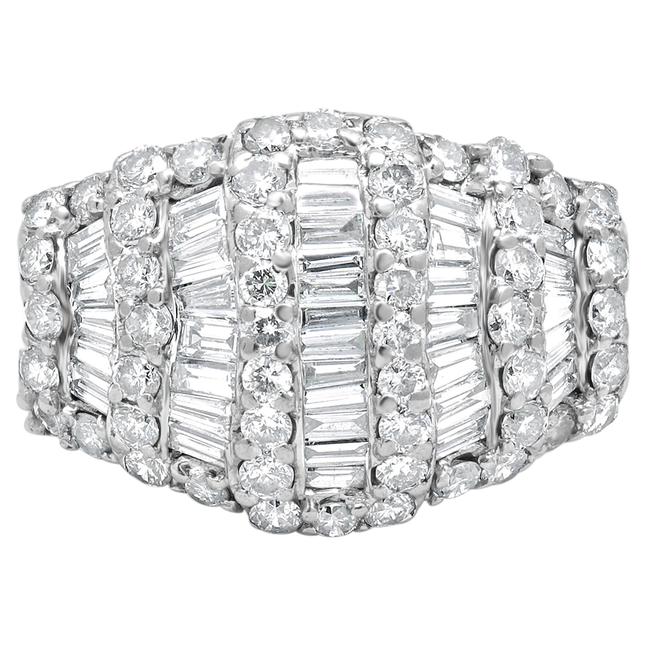 Bague en or blanc 14 carats sertie de diamants taille ronde et baguette