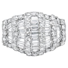 Bague en or blanc 14 carats sertie de diamants taille ronde et baguette